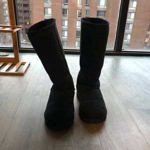 Barely worn tall black UGGs - size 9